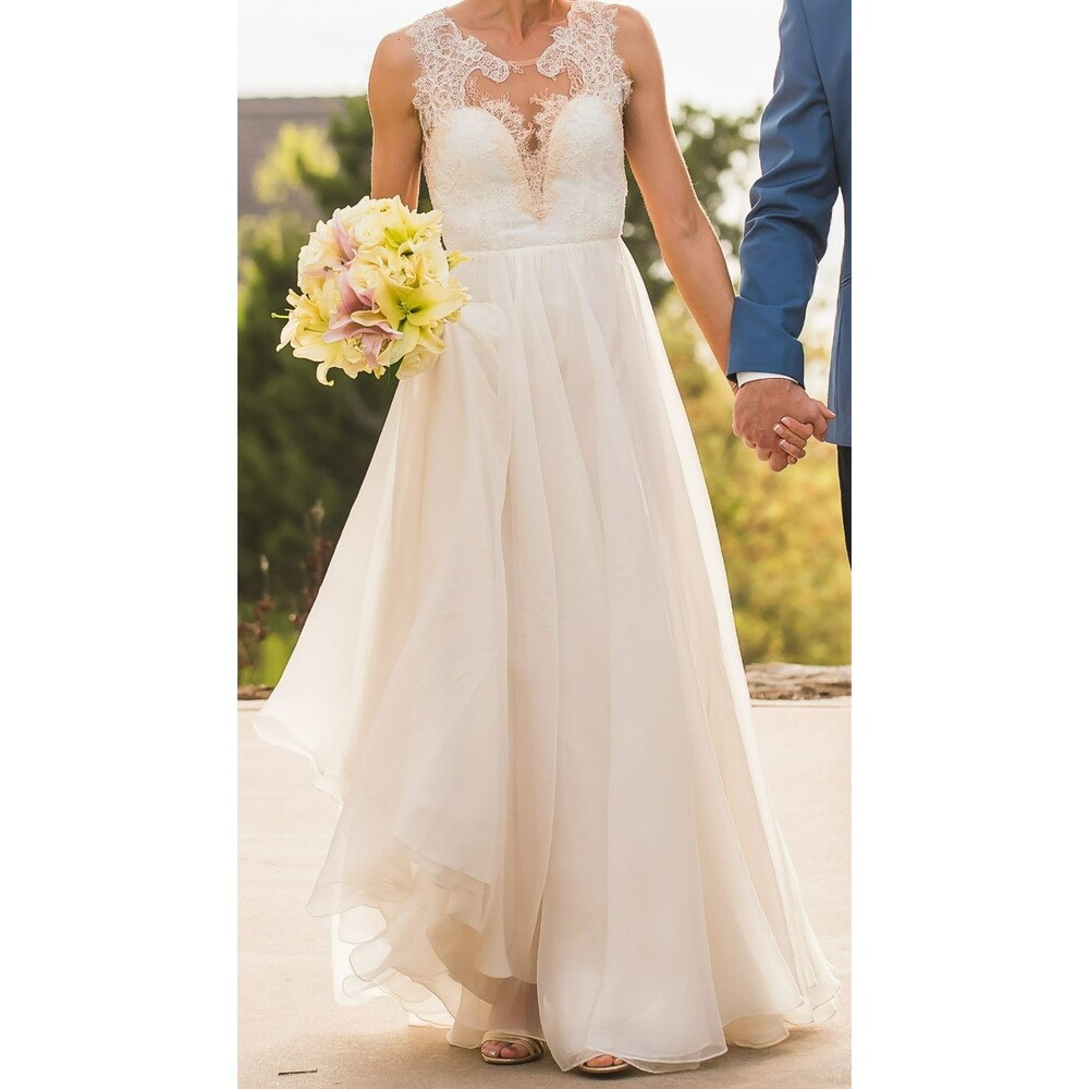 Leanne Marshall Wedding Dress "Danielle" size 4 Ivory White Lace Backless